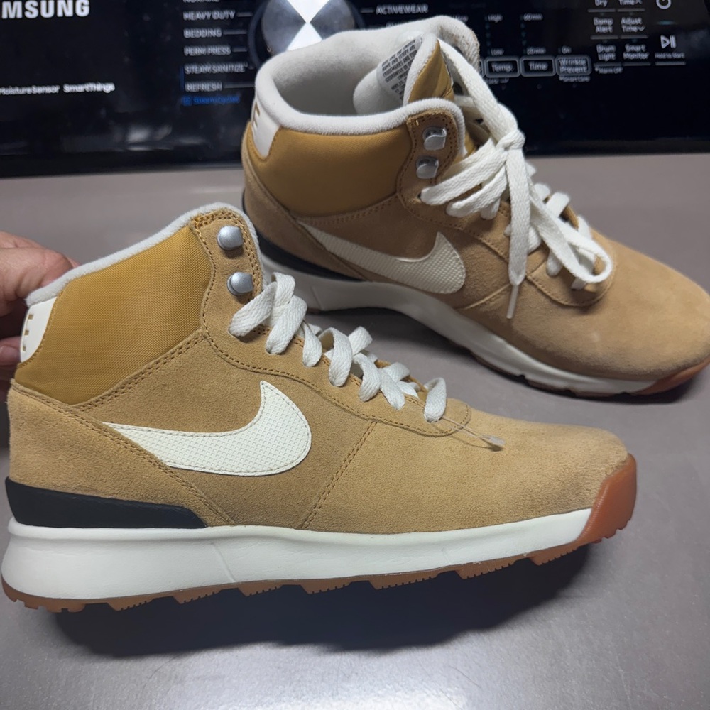 Nike - Picture 6 of 11